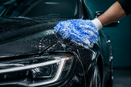 Comment laver sa voiture sans rayer la carrosserie ? Le guide complet